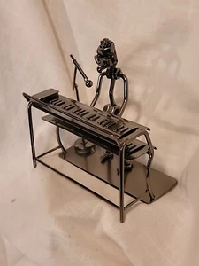 NUTS AND BOLTS KEYBOARD SINGER - Picture 1 of 4