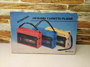 Muy raro INTERNATIONAL RC-18 AM RADIO CASSETTE PLAYER - Imagen 1 de 12