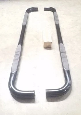 Комплект черных трубчатых подножек | Подходит для Chevrolet Avalanche / Tahoe 2000-2020 годов выпуска - Изображение 1 из 4