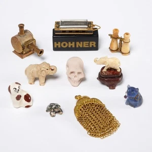 Miniatura Staffordshire Perro Rana Fetiche Armónica Chatelaine Monedero Dije Lote de 10p - Imagen 1 de 6