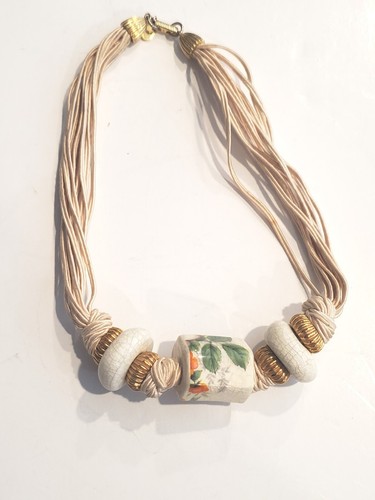 OFF WHITE Collana LES BERNARDS INC LG floreale bianco sporco e oro perline cotone lino corda