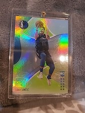 2018-19 Panini Status Luka Dončić ROOKIE CARD Green #122 RC