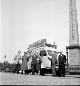 PARIS c. 1950 - Camion Renault Place Concorde - Négatif 6x6 - BO 32 - Picture 1 of 1