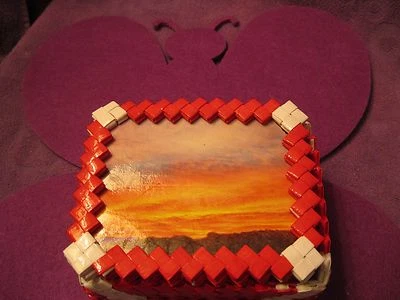  RED AND WHITE TRINKET BOX - Image 1 of 4