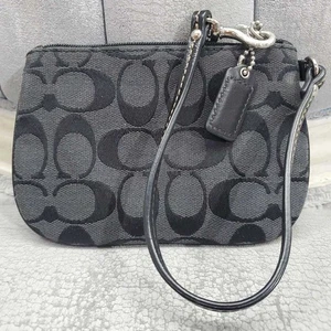 Muñequera Coach Signature jacquard negra con etiqueta colgante de cuero - Imagen 1 de 5