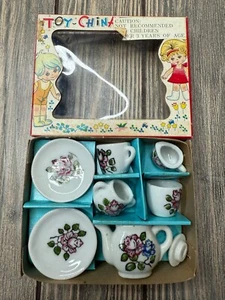 Juego de té de porcelana de juguete vintage hecho en Japón con diseño floral y caja original - Imagen 1 de 8
