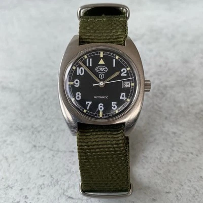 Raro orologio CWC automatico stile militare quadrante nero Swiss Made data - Immagine 1 di 4