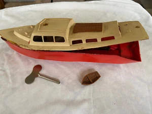 Vintage Kunststoff Pinguin Kajütboot mit Schlüssel und Tender. (Ersatzteile oder Reparaturen) - Bild 1 von 5