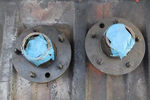 53 62 CORVETTE FRONT HUBS AND BEARING ORIGINAL DRUM BRAKES - Picture 1 of 2