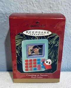 HALLMARK RECUERDO ORNAMENTO CONTANDO CON ÉXITO PORTAFOTOS 1999 NUEVO - Imagen 1 de 3