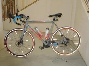 CUBE Cyclo Cross, 28 Zoll, Aluminium Superlight, 1A Zustand, mit Ständer - Bild 1 von 15