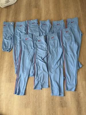 10 pares de pantalones usados/emitidos por el equipo de los Cardenales de San Luis (2025) Foto 1 de 4