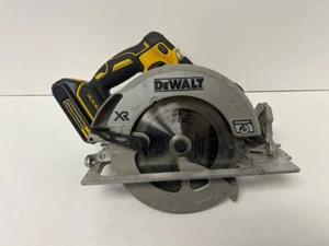7.25" Dewalt Circular Saw With Battery (P08023665) - Picture 1 of 8
