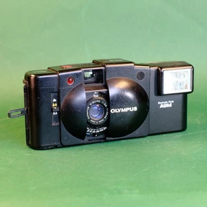 OLYMPUS XA2 POINT & SHOOT 35MM FILM CAMERA WITH A9 FLASH & ORIGINAL BOX - Imagen 1 de 15