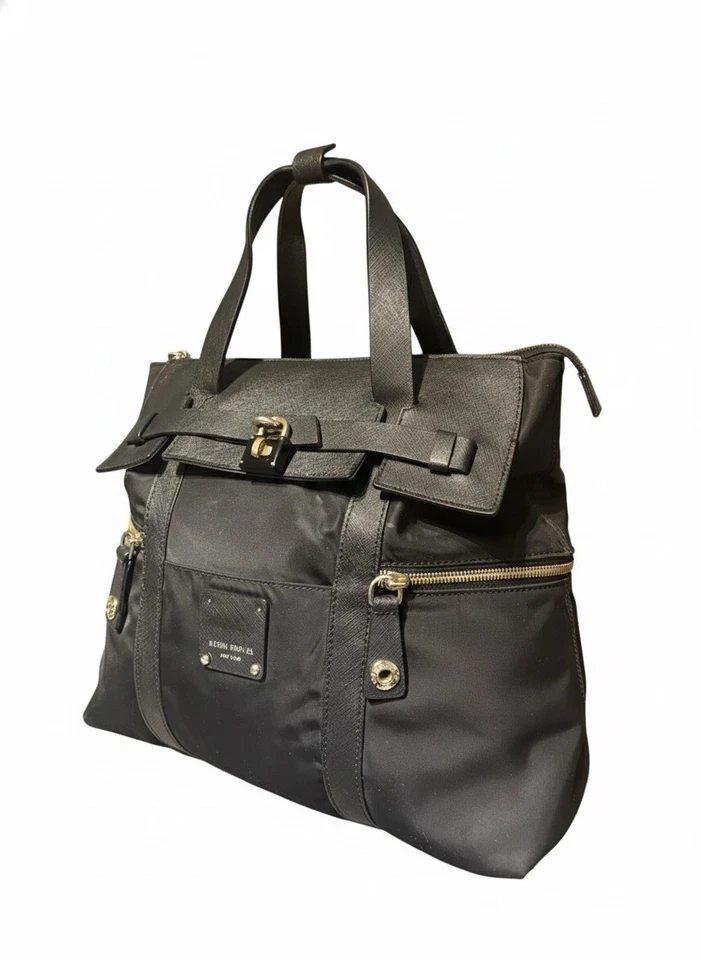 Mochila convertible Henri Bendel Jetsetter en nailon negro herrajes dorado Foto 1 de 4