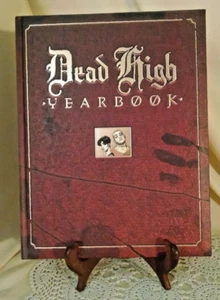 DEAD HIGH YEARBOOK DUTTON BOOK PENGUIN GROUP STATED FE 2007 CARTOON GRAPHIC. - Imagen 1 de 12