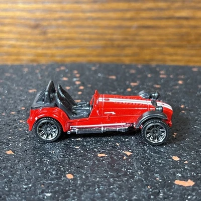 Coches deportivos Matchbox MBX Caterham R500 rojo superligero con rayas blancas Foto 1 de 4