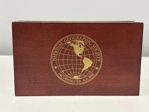National Geographic Wood Cribbage Board Magnetic Closure No Pegs Sealed Deck - Picture 1 of 6