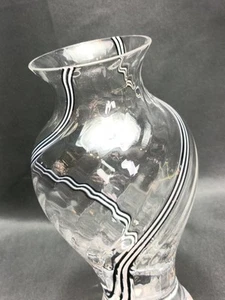 Atemberaubende Caithness Glas Vase mit schwarz-weißem Wirbel - Bild 1 von 14