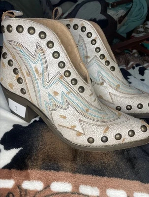 BOTÍN CORRAL CIRCLE G MUJER 5" BLANCO TACHUELAS PUNTA PUNTIAGUDA, Talla 9W Foto 1 de 4