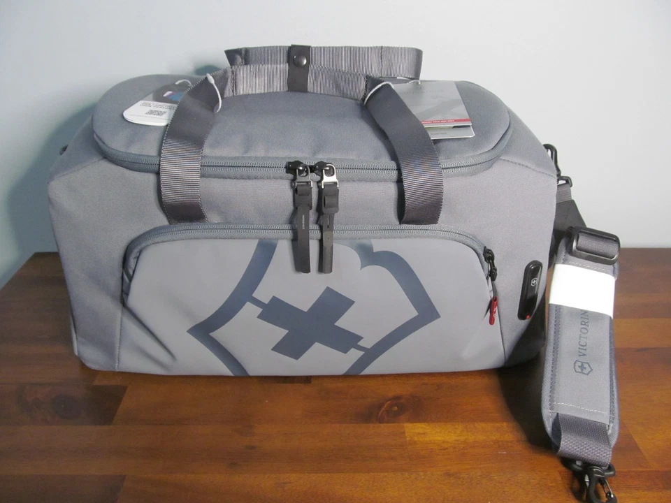 Bolsa de viaje deportiva Victorinox Travel & Touring 33L gris reflectante con logotipo, nueva con etiquetas Foto 1 de 4