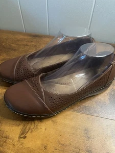 Womens CLARKS, SIZE 7.5, Brown Slip on Leather Shoes, VGC - Picture 1 of 13