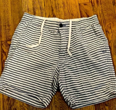 Pantalones cortos informales a rayas grises y blancos Dockers para hombre - talla pequeña Foto 1 de 4