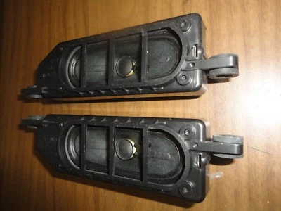 JUEGO ALTAVOCES AFILADOS 305-S0200811100 USADOS EN VARIOS MODELOS 8OHMS 10W Foto 1 de 2