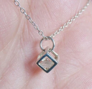 STERLING SILVER DAINTY CAGED CRYSTAL CUBE PENDANT NECKLACE 1.35g (27148) - Picture 1 of 9
