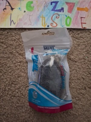 Piedra pómez de carbón Trim Feat Feet con carbón activado 1 quilate Foto 1 de 3