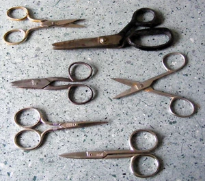 6 TIJERAS DE COSER VINTAGE PEQUEÑAS DE COSTURA ALGUNAS HECHAS EN ALEMANIA TODAS DIFERENTES - Imagen 1 de 8