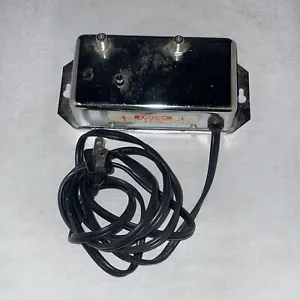 Mint Radio Shack 20dB Signal Amplifier UHF VHF FM 15-1113B 117 VAC 60Hz 3.6W #5B - Picture 1 of 1