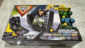¡¡¡NUEVO EN CAJA!!! Monster Jam Pit Party & Go, incluye (10) camiones Monster Jam escala 1:64 - Imagen 1 de 2