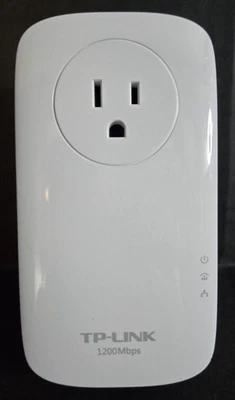 TP-LINK 1200 Mbps Gigabit Passthrough WiFi Extender Powerline Starter Kit, Bianco - Immagine 1 di 4