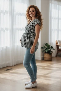 Motherhood Umstandsmode schwarz-weiß kariertes Kurzarmoberteil mit V-Ausschnitt Größe Small - Bild 1 von 10