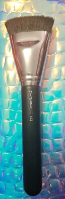 Cepillo MAC COSMETICS 163 descontinuado, MUY RARO + viene con bolsa de regalo rosa MAC Foto 1 de 4