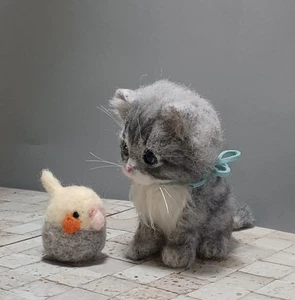 OoAK Hand made Wool felt miniature Hand Craft made in Japan Kitten & Cockatiel - Picture 1 of 10