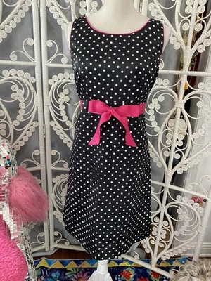 VESTIDO PIN UP VINTAGE ANOS 90 SHERI MARTIN PRETO BRANCO BOLINHAS ROSA ARCO 8 P - Imagem 1 de 4