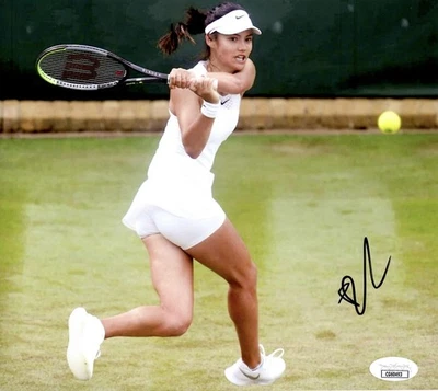 Foto autografiada por Emma Raducanu de 8x10 estrella de tenis certificado de autenticidad JSA Foto 1 de 2