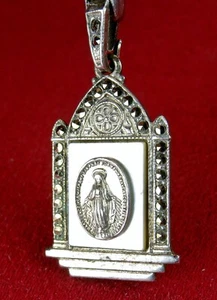 VINTAGE GOTHIC STYLE CATHOLIC MIRACULOUS MEDAL CENTENIAL STERLING & MOTHER PEARL - Picture 1 of 9