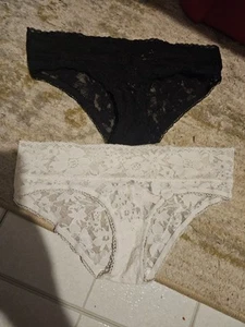 Victoria's Secret geblümtes Hipster-Höschen transparente Spitze durchsichtig Blumenmuster schwarz/weiß - Bild 1 von 2