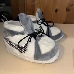 Women’s Sneaker Slippers One Size Fits Most - Picture 1 of 9