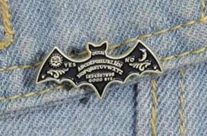 Ouija Board Bat 🦇 Lapel Pin Badge / Brooch Alternative Halloween Gothic Emo - Picture 1 of 3
