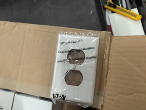 (Pack of 25pcs) Eaton - PJ8W - Eaton Duplex receptacle wallplate, White - Picture 1 of 5