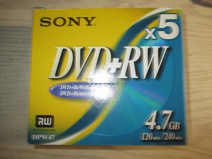 Neu im Karton - Sony 5er Pack DVD+RW 4,7 GB DPW47 - wiederbeschreibbar - NAGELNEU - Bild 1 von 7