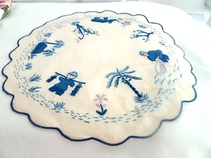 Tapete/mantel de lino redondo de 12" azul/lavanda de 1950 bordado - Imagen 1 de 4