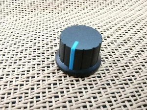 3pcs 23.5mm x 15mm 1/4" Split Shaft IR VOLUME Tone Amplifier Pointer Rotary Knob - Picture 1 of 3