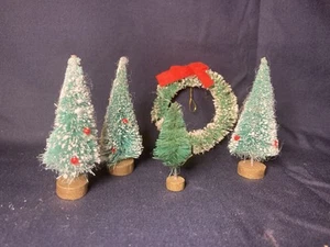 4 Vintage Mini 2.5” Bottle Brush Christmas Trees And 1 Wreath - Picture 1 of 15