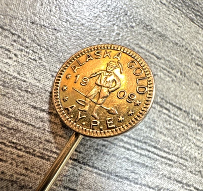 1909 年 AYPE 黄金美元 1/4 dwt 阿拉斯加育空太平洋博览会棒别针 — 第 1/3 张图片