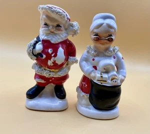 Vintage Napco Santa & Mrs Claus Salz- & Pfefferstreuer mit Spaghettiborte Japan 3,5 Zoll - Bild 1 von 9